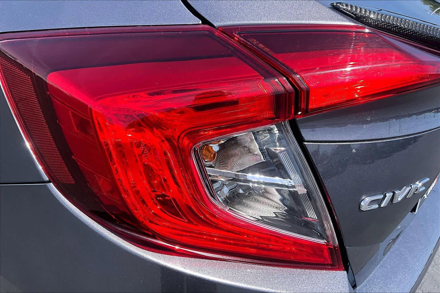 Used 2019 Honda Civic Touring image 28