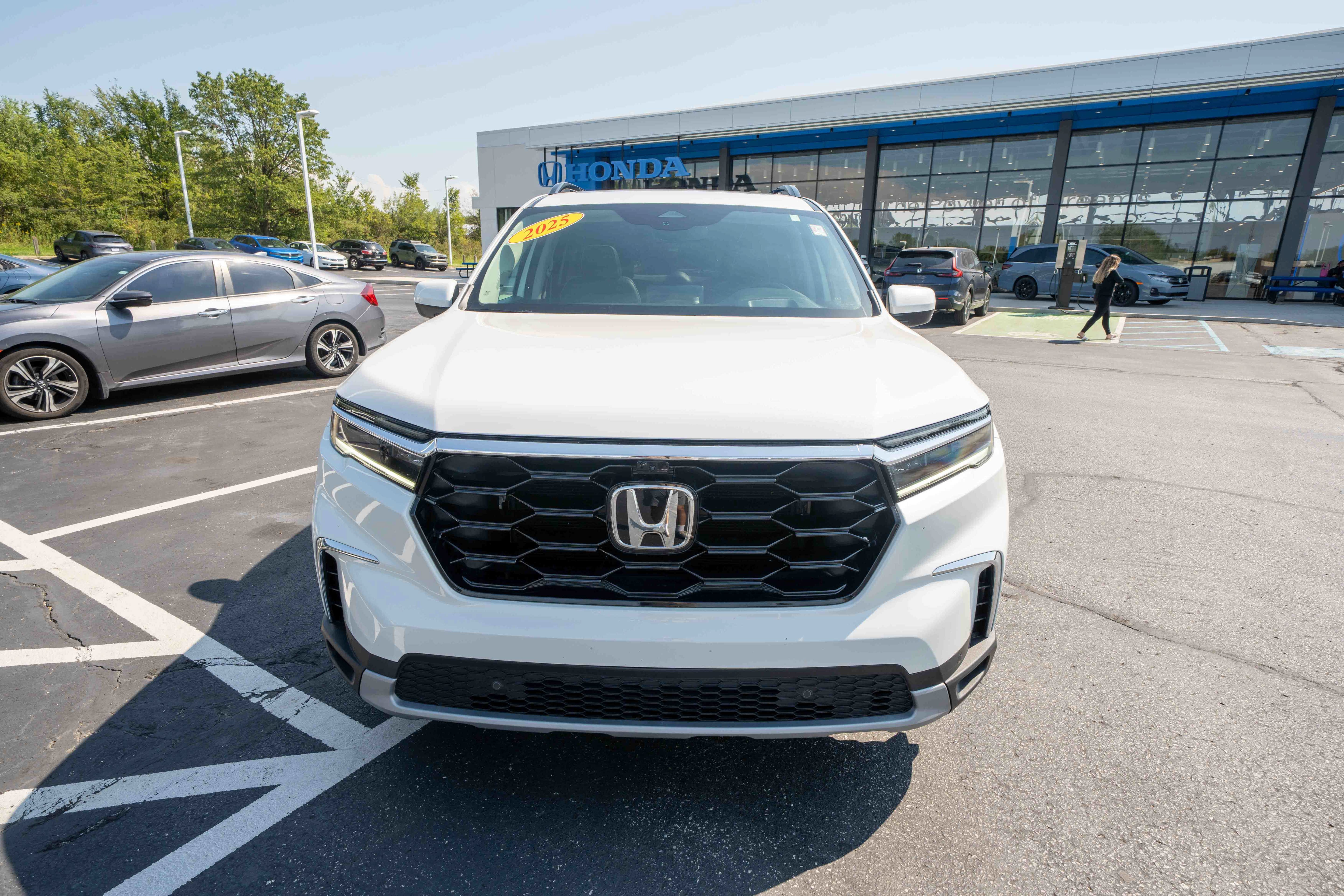 Certified 2025 Honda Pilot Elite image 2