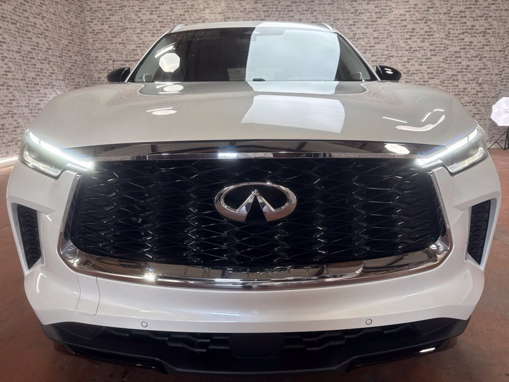 Used 2023 INFINITI QX60 Luxe w/ Vision Package AWD/4WD image 2