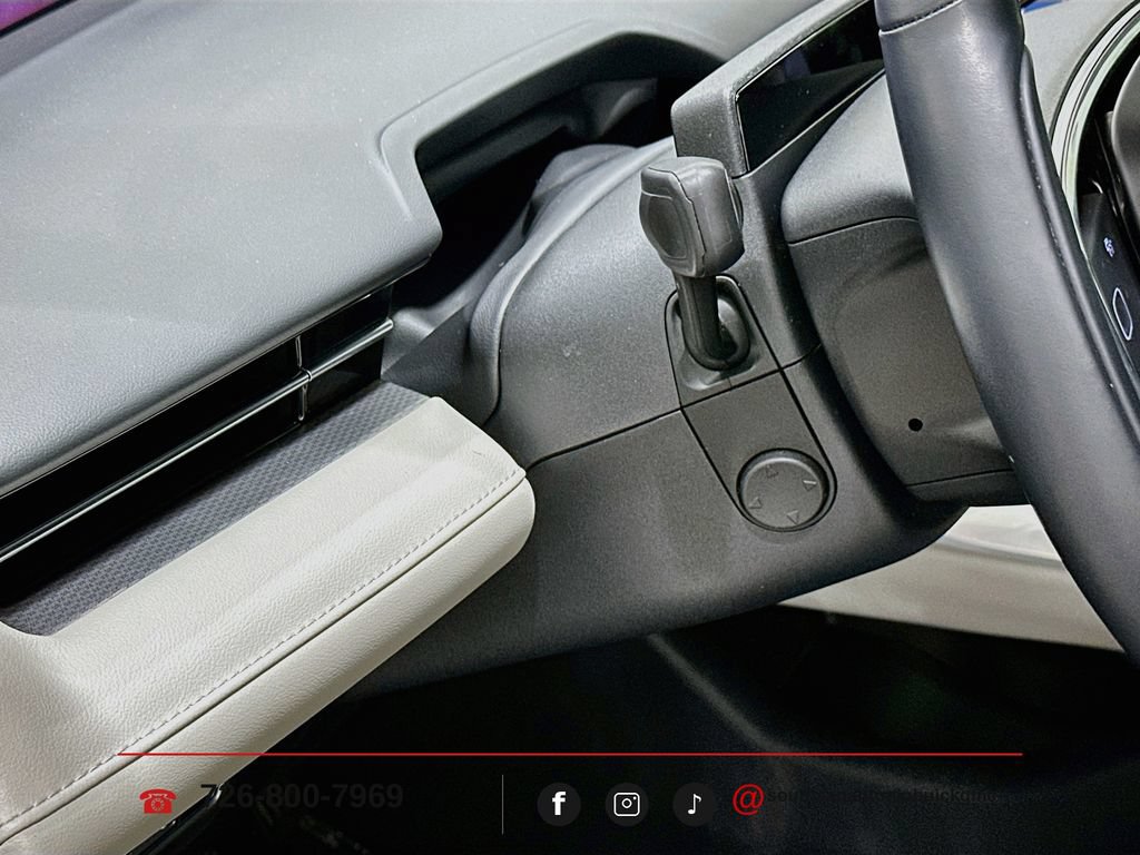 Used 2025 Lincoln Nautilus Premier AWD/4WD image 11