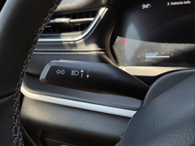 Used 2025 Jeep Grand Cherokee Altitude AWD/4WD image 16