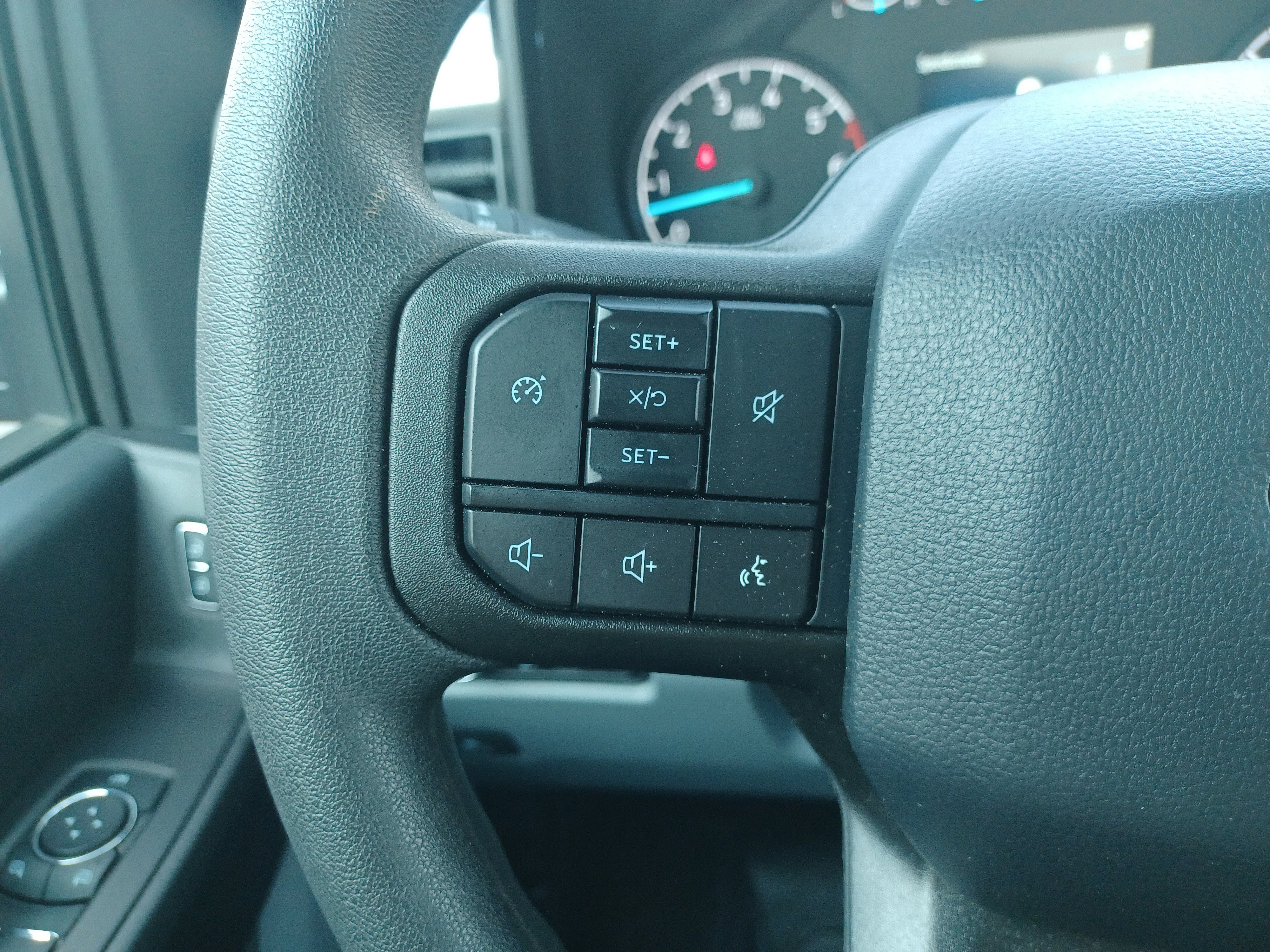 Used 2025 Ford F250 XL w/ XL Chrome Package image 24