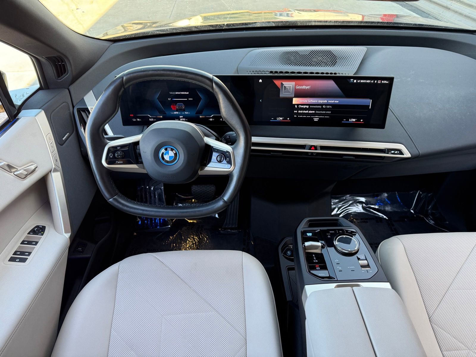 Used 2023 BMW iX xDrive50 w/ Sport Package image 21