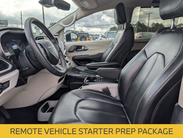 Used 2023 Chrysler Pacifica Touring-L FWD image 13