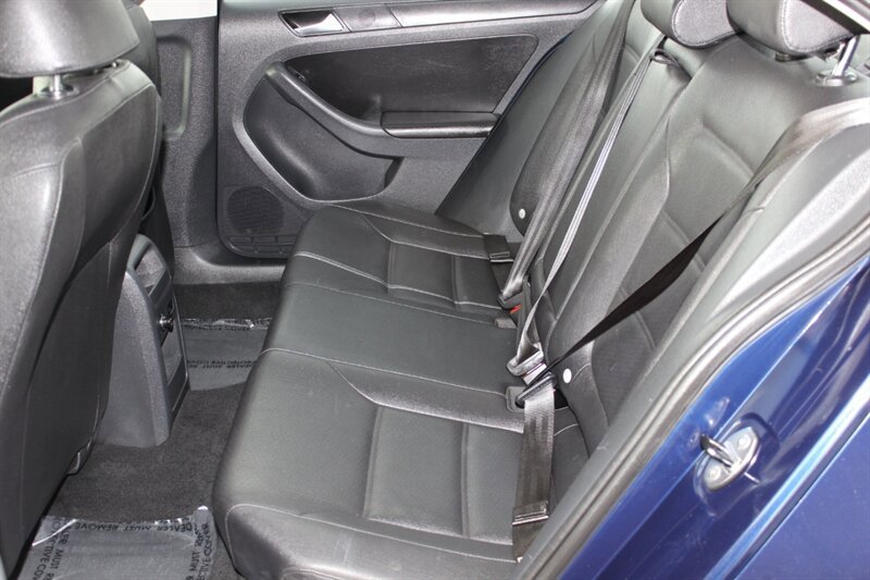 Used 2012 Volkswagen Jetta SE FWD image 13