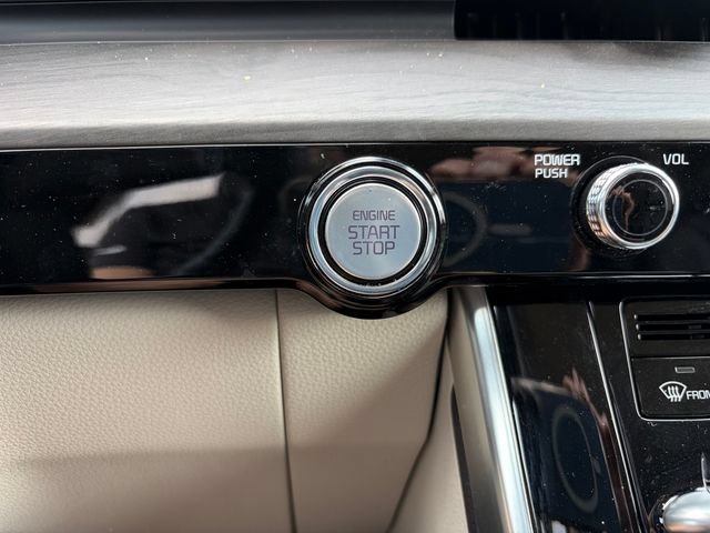 Used 2024 Kia Carnival EX FWD image 12