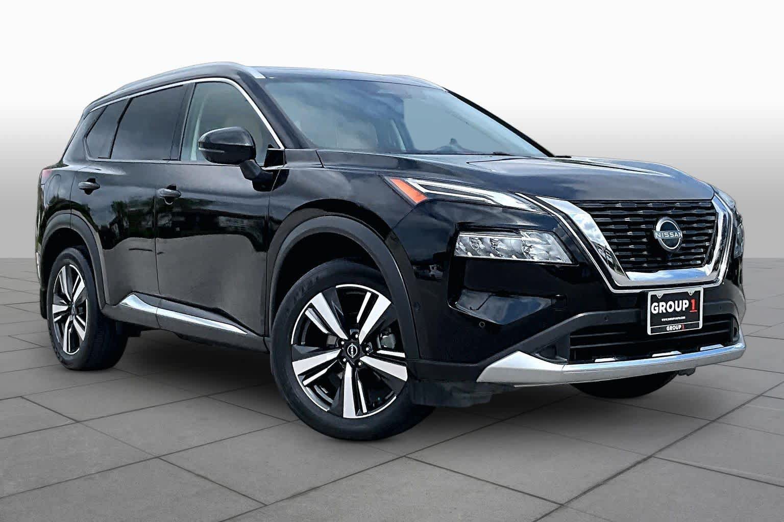 Used 2023 Nissan Rogue Platinum FWD image 3