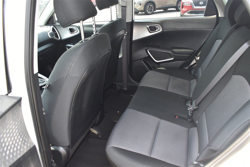 Used 2025 Kia Soul LX w/ LX Technology Package FWD image 20