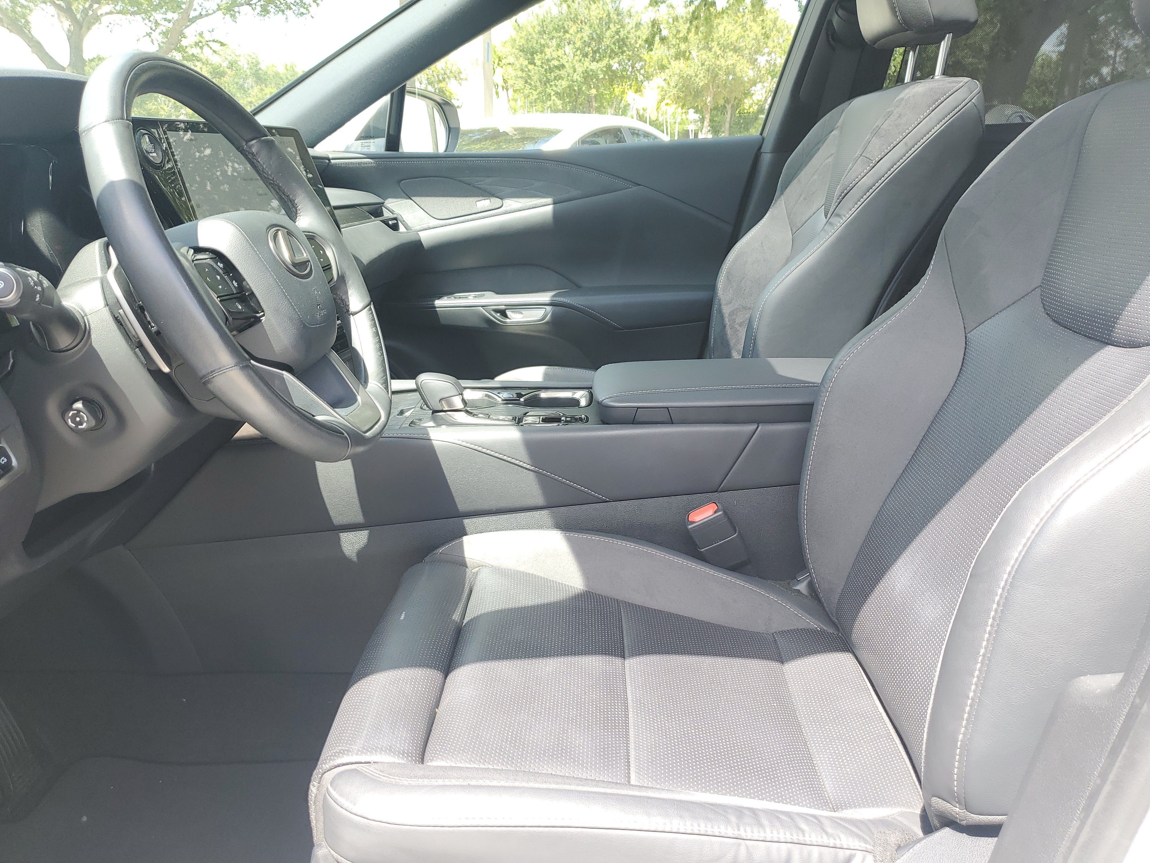 Used 2023 Lexus RX 350 FWD w/ Accessory Package (Z1) image 17