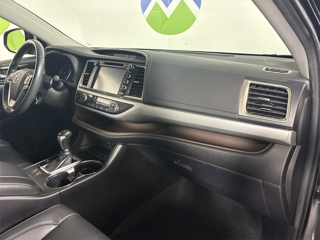 Used 2019 Toyota Highlander XLE image 31