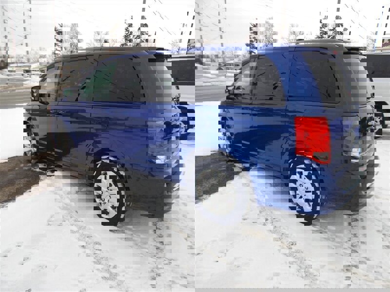 Used 2018 Dodge Grand Caravan SE w/ UConnect Hands-Free Group image 2