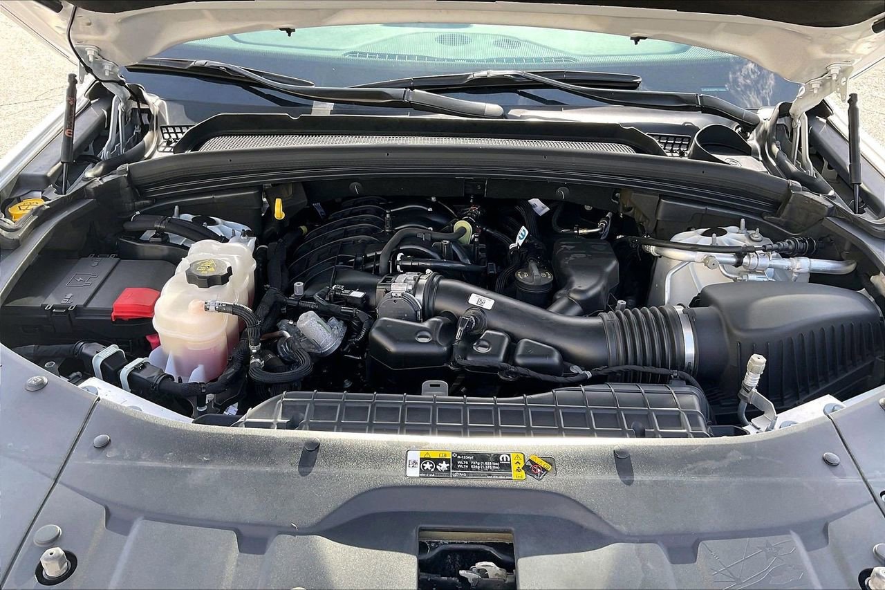 Certified 2023 Jeep Grand Cherokee L Laredo image 39