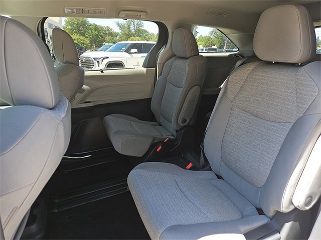 Used 2024 Toyota Sienna LE image 11