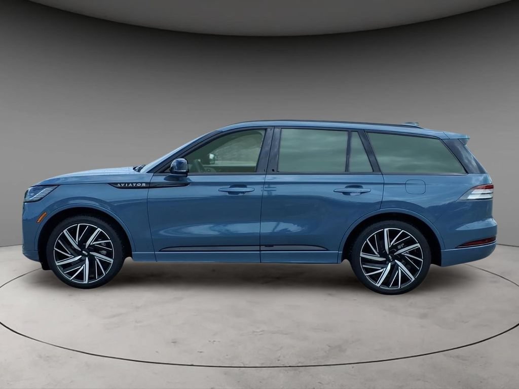 Used 2025 Lincoln Aviator Black Label w/ Jet Appearance Package AWD/4WD image 2