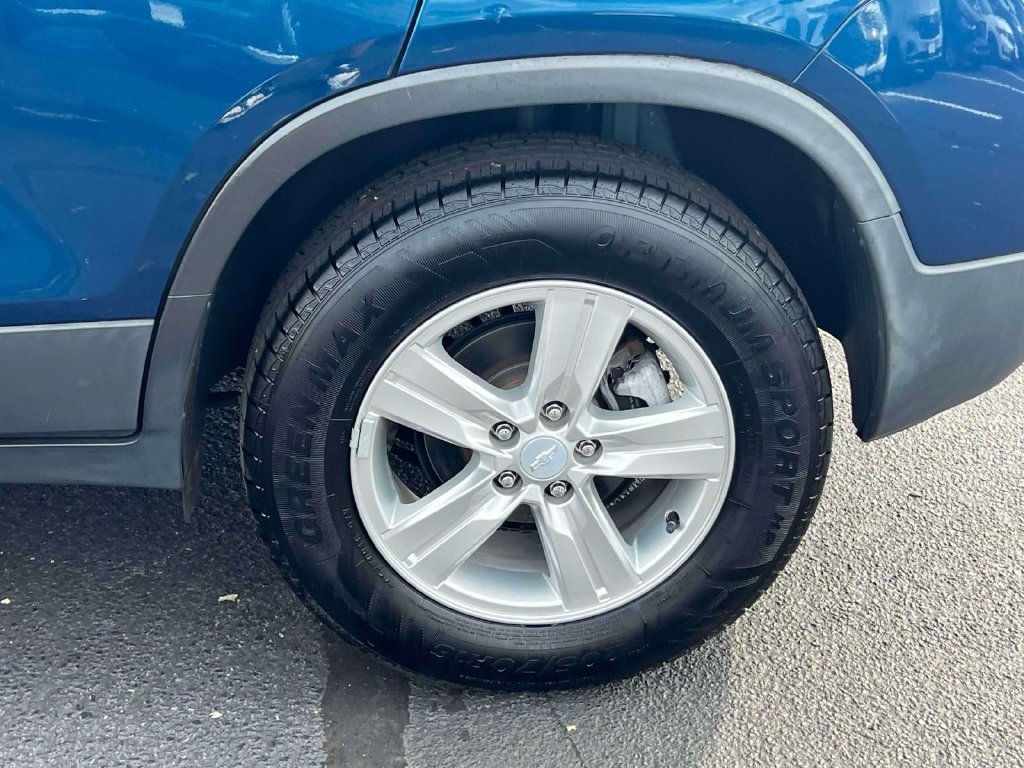 Used 2019 Chevrolet Trax LT w/ LT Convenience Package AWD/4WD image 9