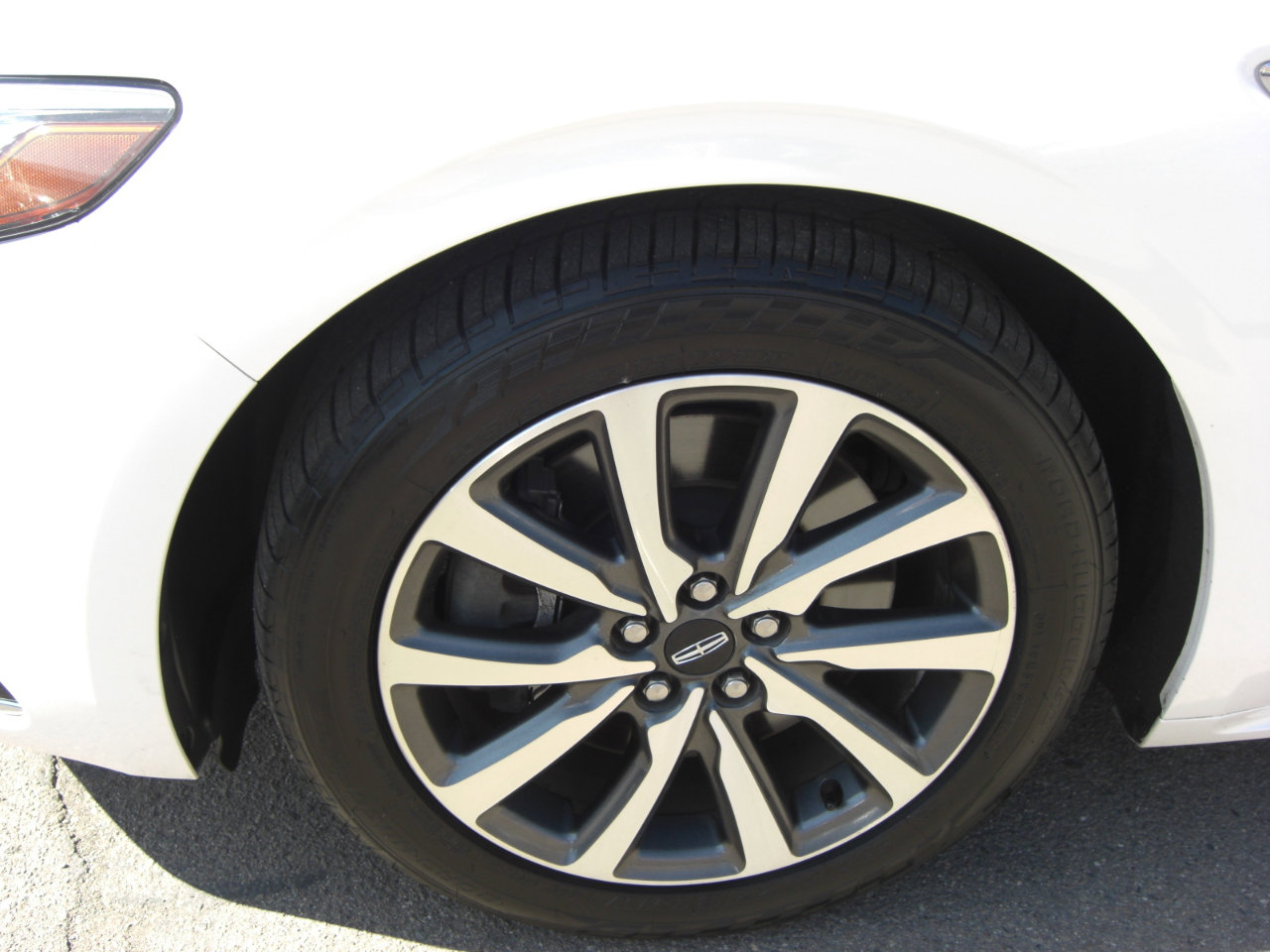 Used 2017 Lincoln Continental Premiere image 5
