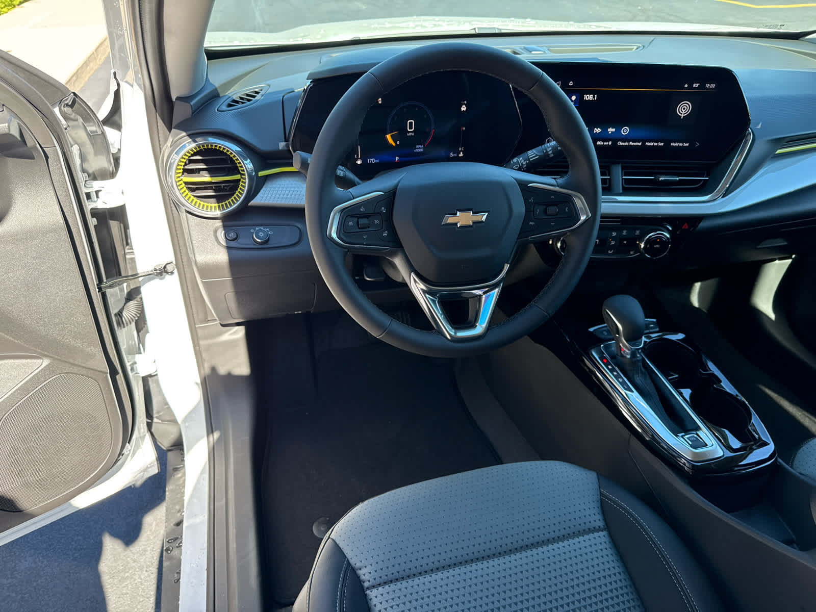 New 2026 Chevrolet Trax LT w/ Driver Confidence Package FWD image 5