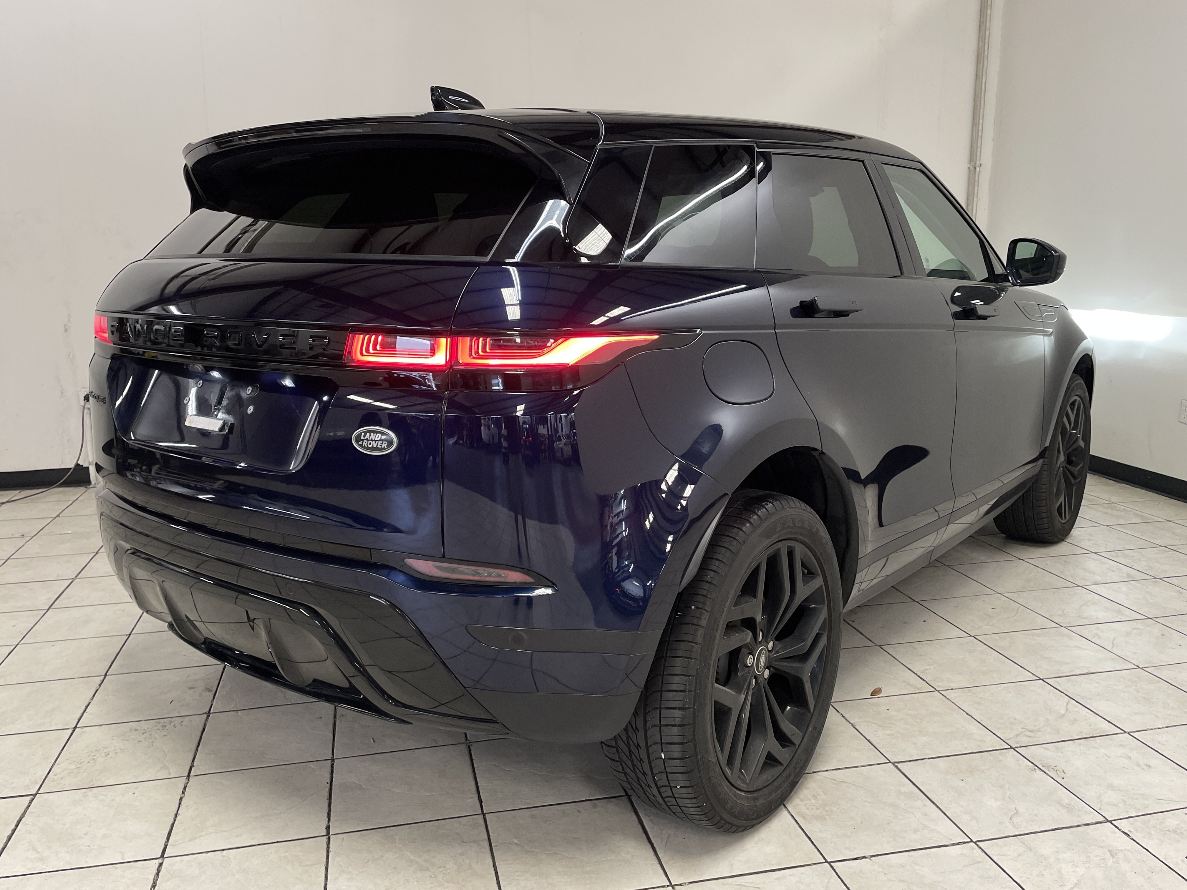 Used 2022 Land Rover Range Rover Evoque SE AWD/4WD image 6