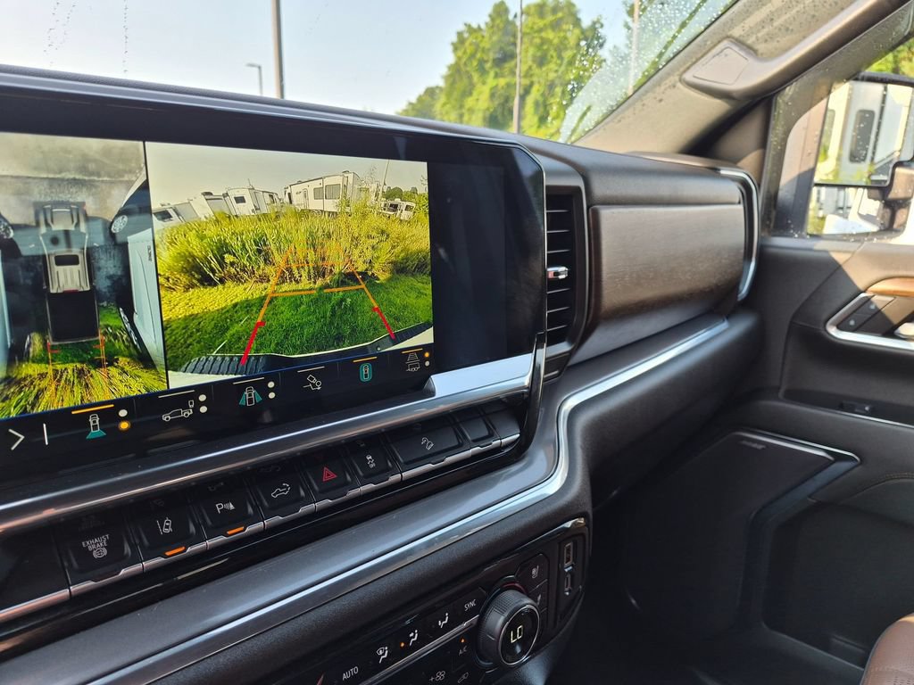 Used 2024 Chevrolet Silverado 2500 High Country w/ High Country Premium Package AWD/4WD image 18