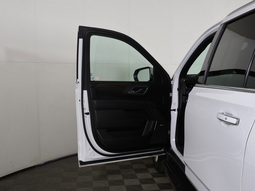 Used 2023 Chevrolet Suburban Premier AWD/4WD image 23