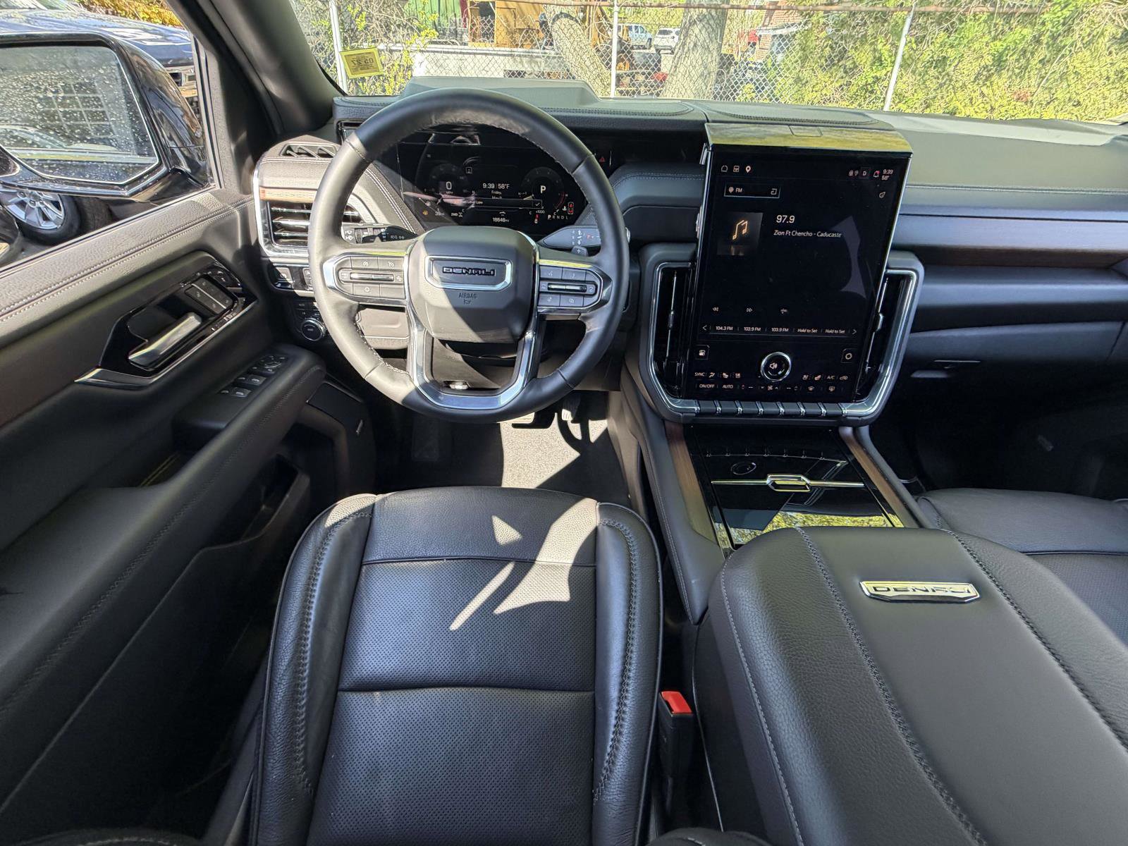 Certified 2025 GMC Yukon XL Denali AWD/4WD image 12