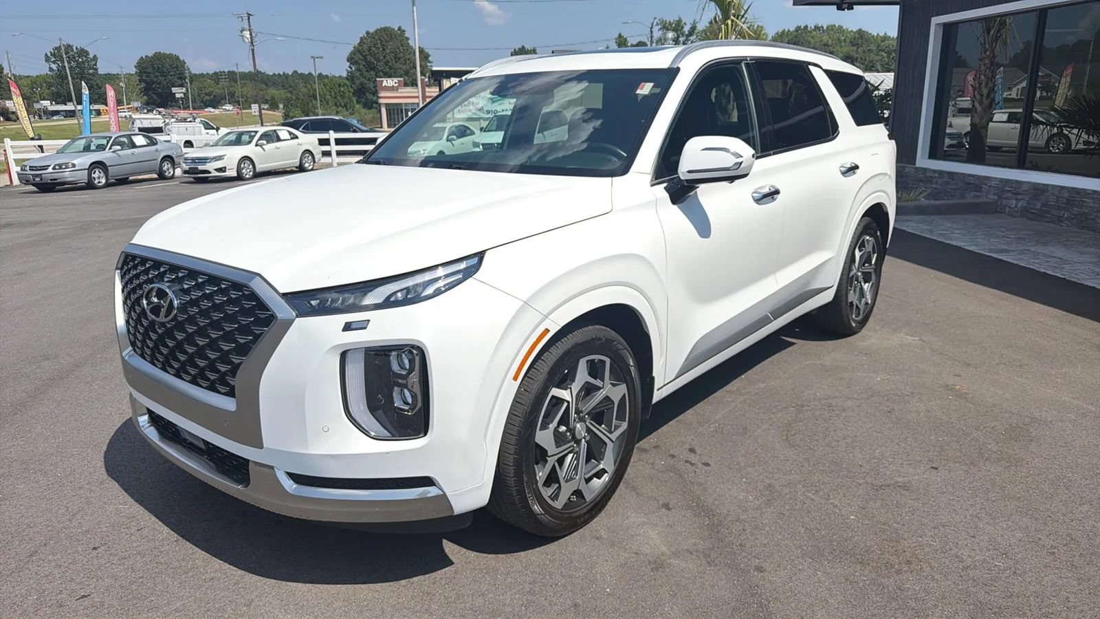 Used 2022 Hyundai Palisade Calligraphy FWD image 3