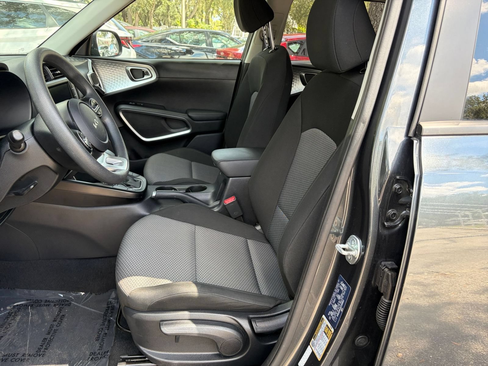 Used 2025 Kia Soul LX w/ LX Technology Package FWD image 24