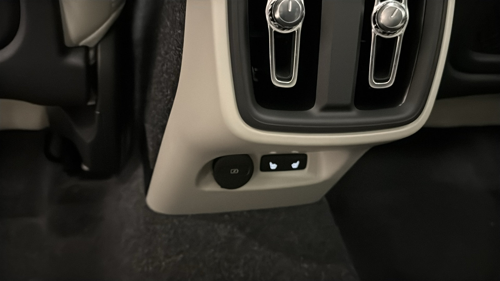 New 2026 Volvo XC40 B5 Ultra w/ Climate Package AWD/4WD image 28
