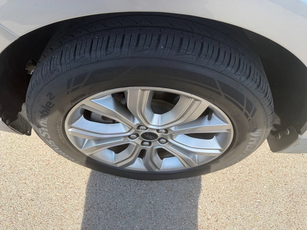 Used 2023 Ford Edge Titanium AWD/4WD image 6