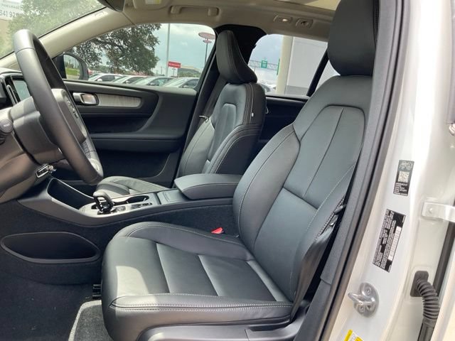 New 2026 Volvo XC40 B4 Core w/ Climate Package FWD image 12