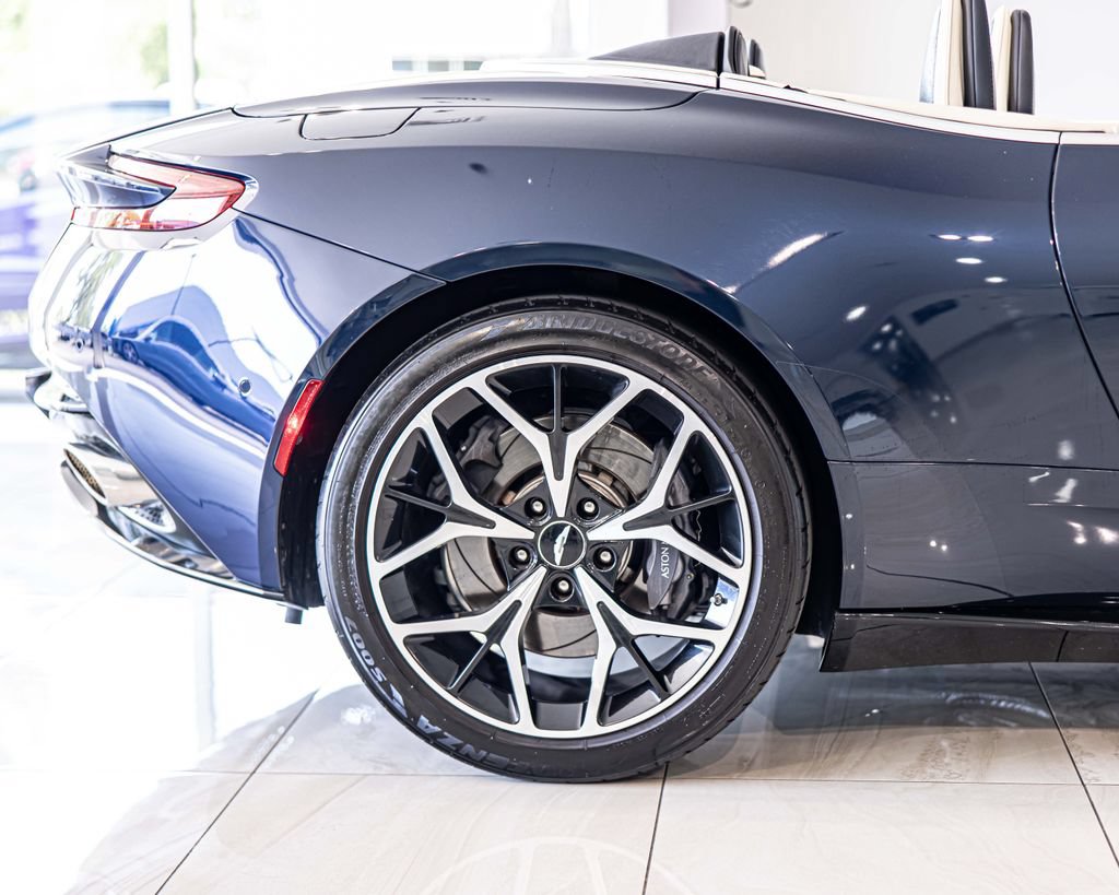Used 2019 Aston Martin DB11 Volante RWD image 11