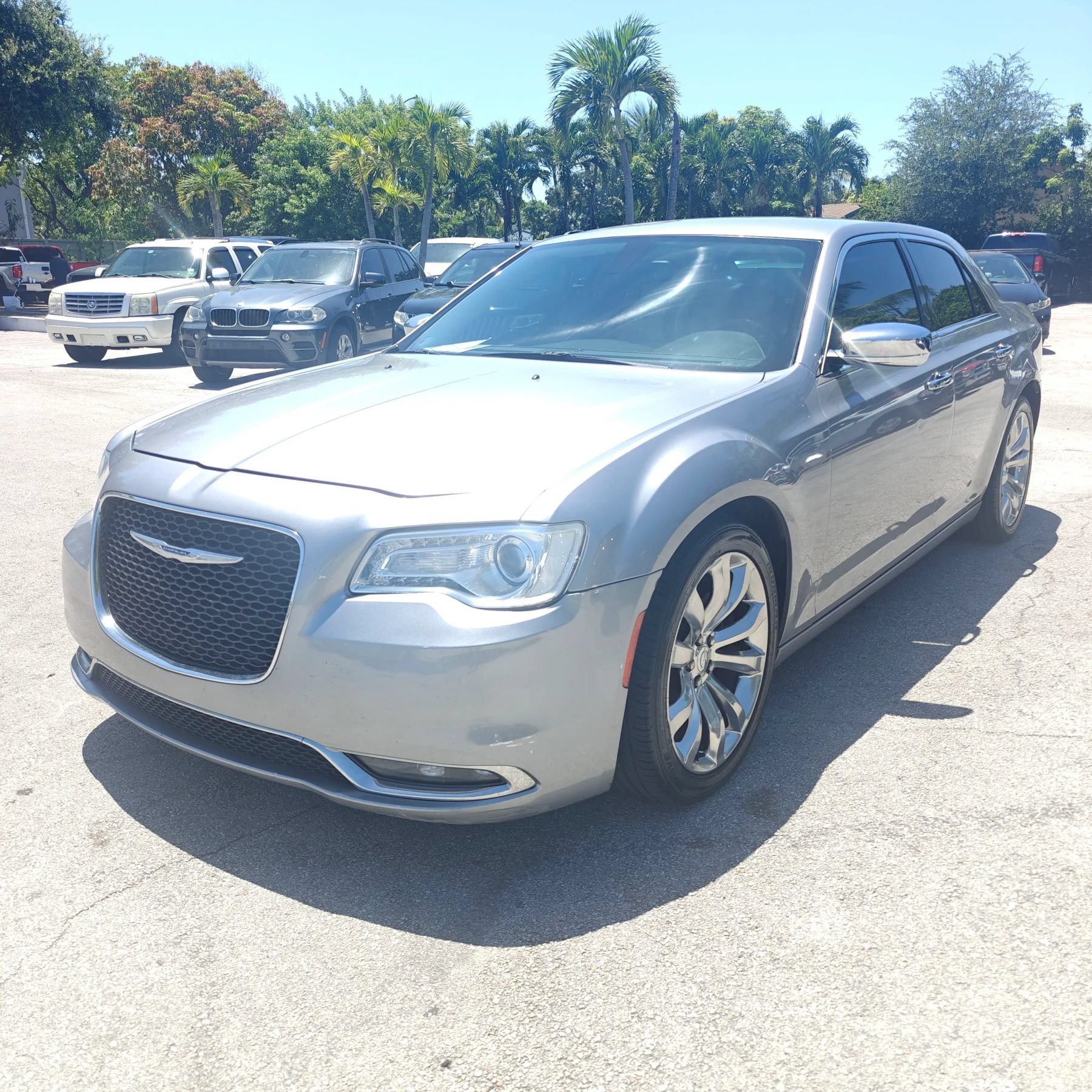 Used 2018 Chrysler 300 Limited RWD image 3