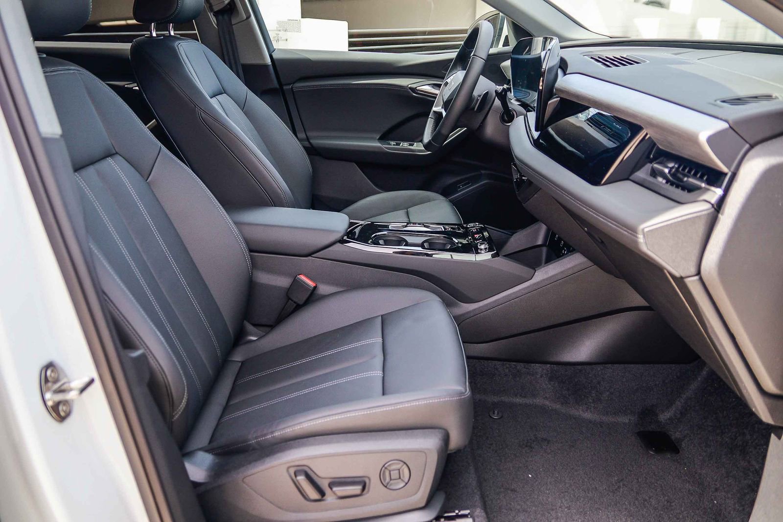 New 2025 Audi Q6 e-tron Premium AWD/4WD image 17