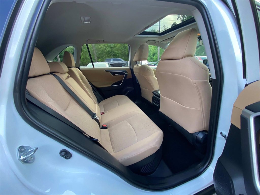 Used 2021 Toyota RAV4 XLE w/ Convenience Package image 11