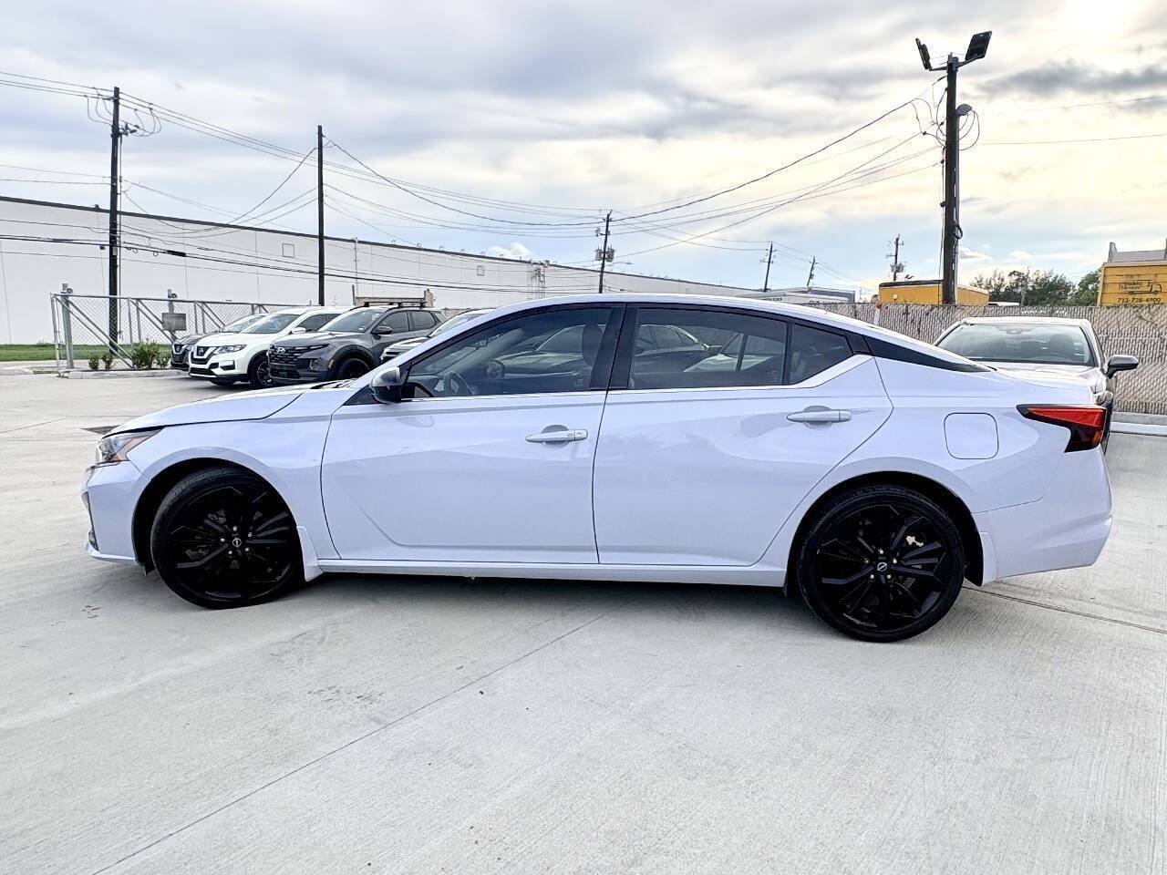 Used 2023 Nissan Altima 2.5 SR FWD image 11