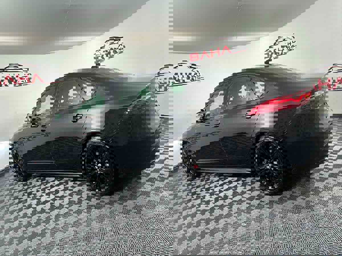 Used 2022 Jaguar XF R-Dynamic SE image 5