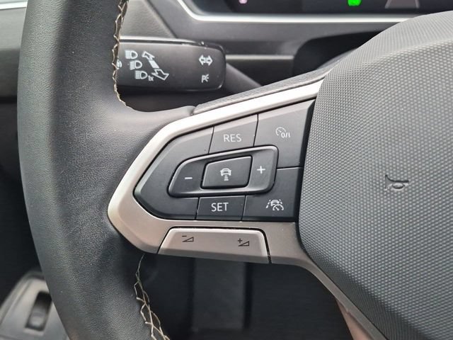 Used 2024 Volkswagen Tiguan SE AWD/4WD image 15