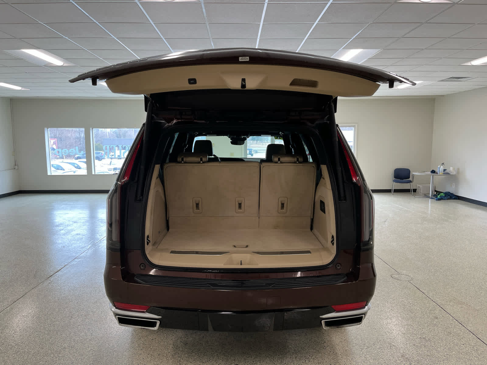 Used 2023 Cadillac Escalade Premium Luxury image 15