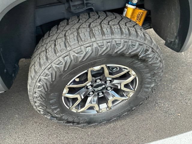 Used 2025 Chevrolet Colorado ZR2 w/ Technology Package AWD/4WD image 13