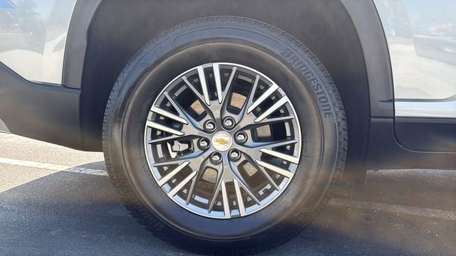 Used 2025 Chevrolet Traverse LT FWD image 9