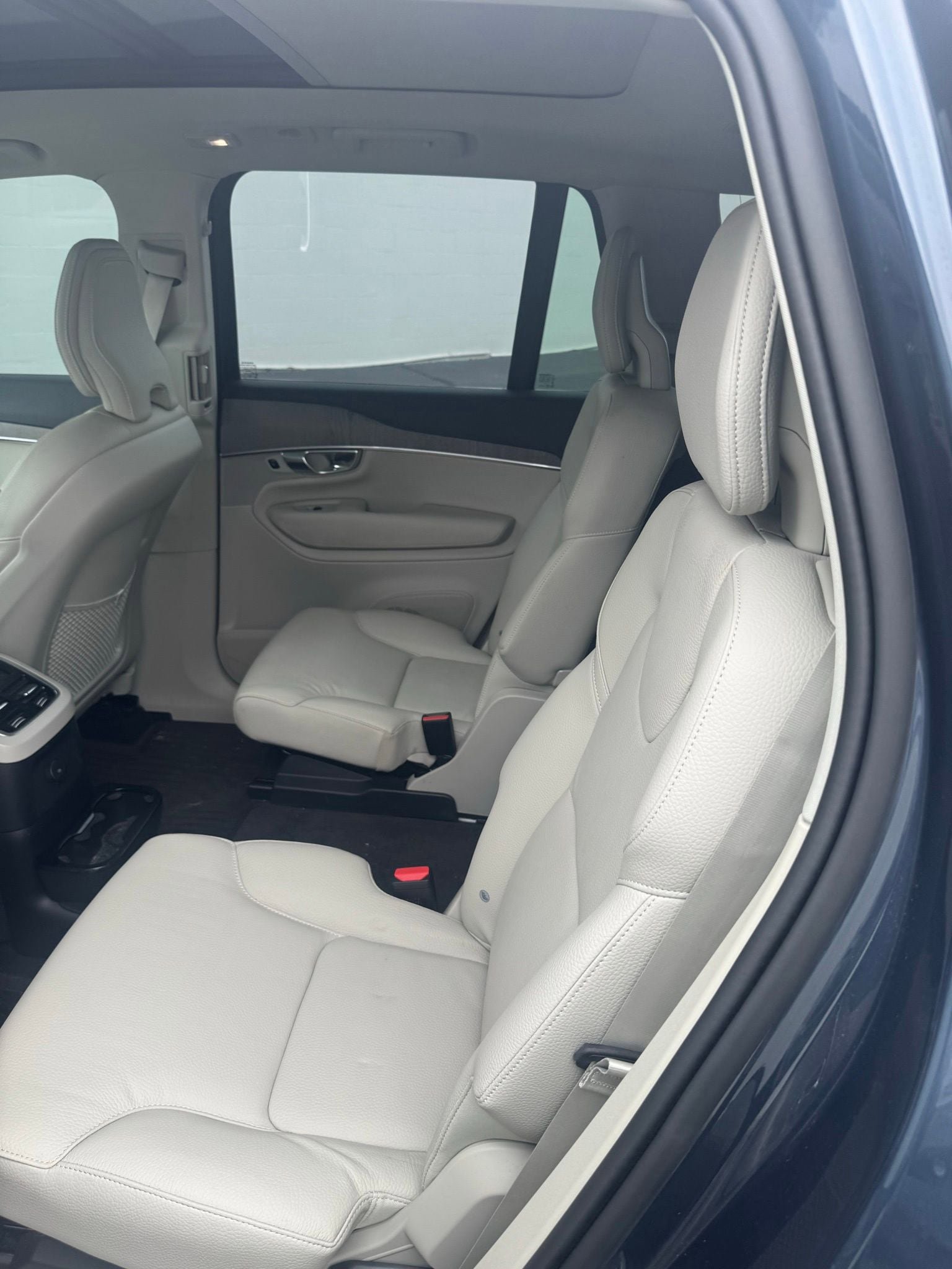 Used 2025 Volvo XC90 T8 Plus w/ Protection Package Premier AWD/4WD image 7