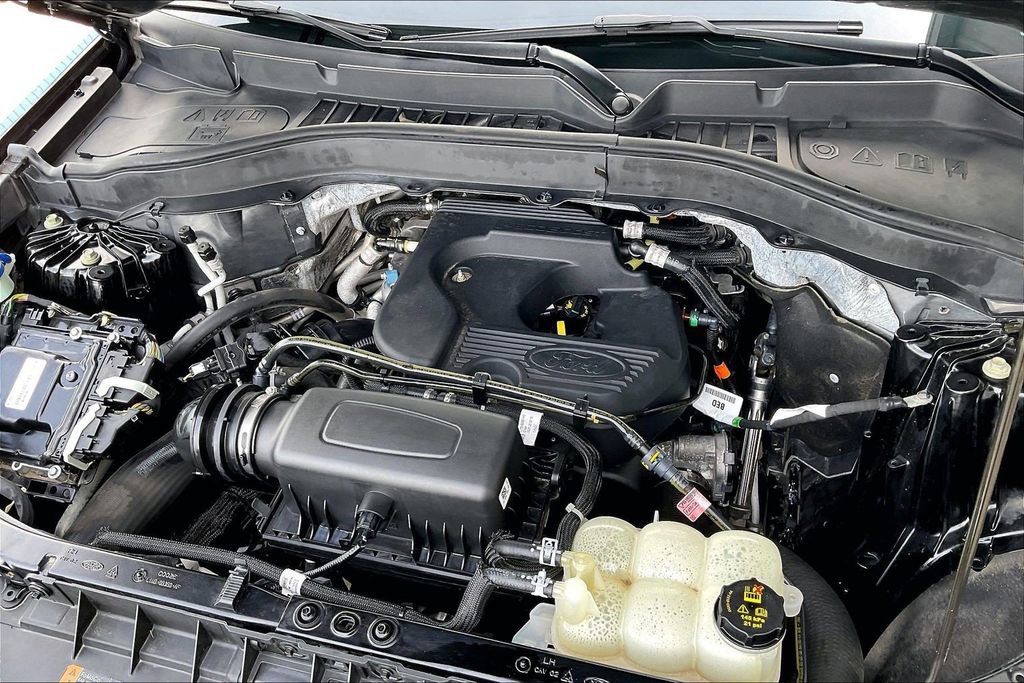 Used 2020 Ford Explorer XLT w/ Equipment Group 202A AWD/4WD image 32