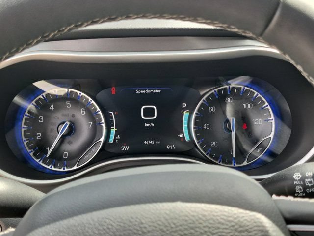 Used 2025 Chrysler Pacifica Select FWD image 16