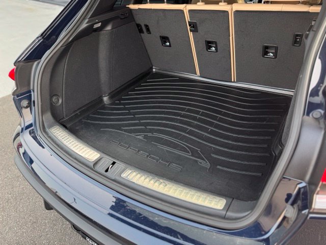 Certified 2022 Porsche Macan S AWD/4WD image 36