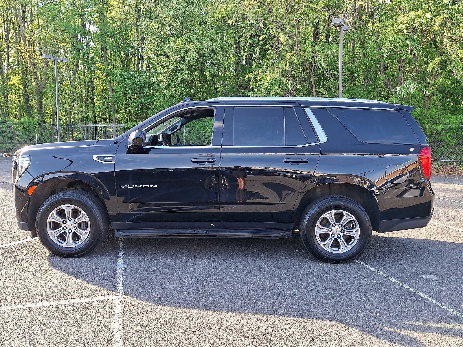 Used 2021 GMC Yukon SLE AWD/4WD image 4