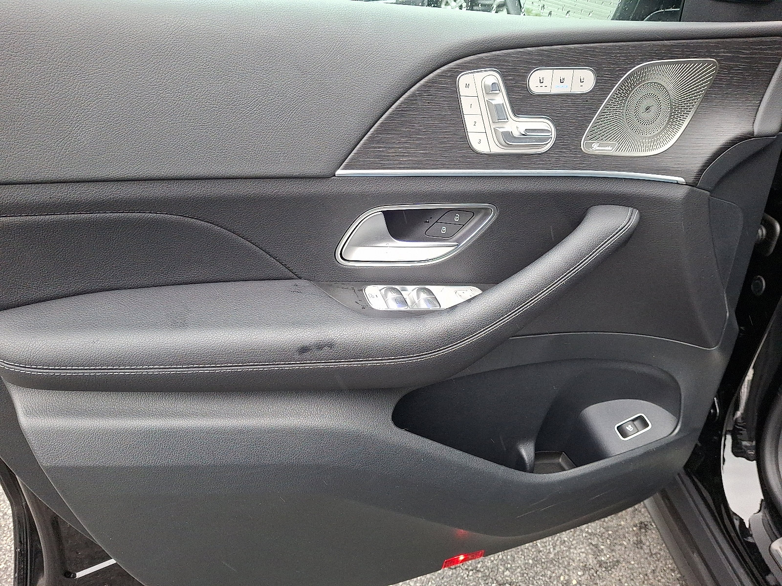 Used 2025 Mercedes-Benz GLS 450 4MATIC image 12