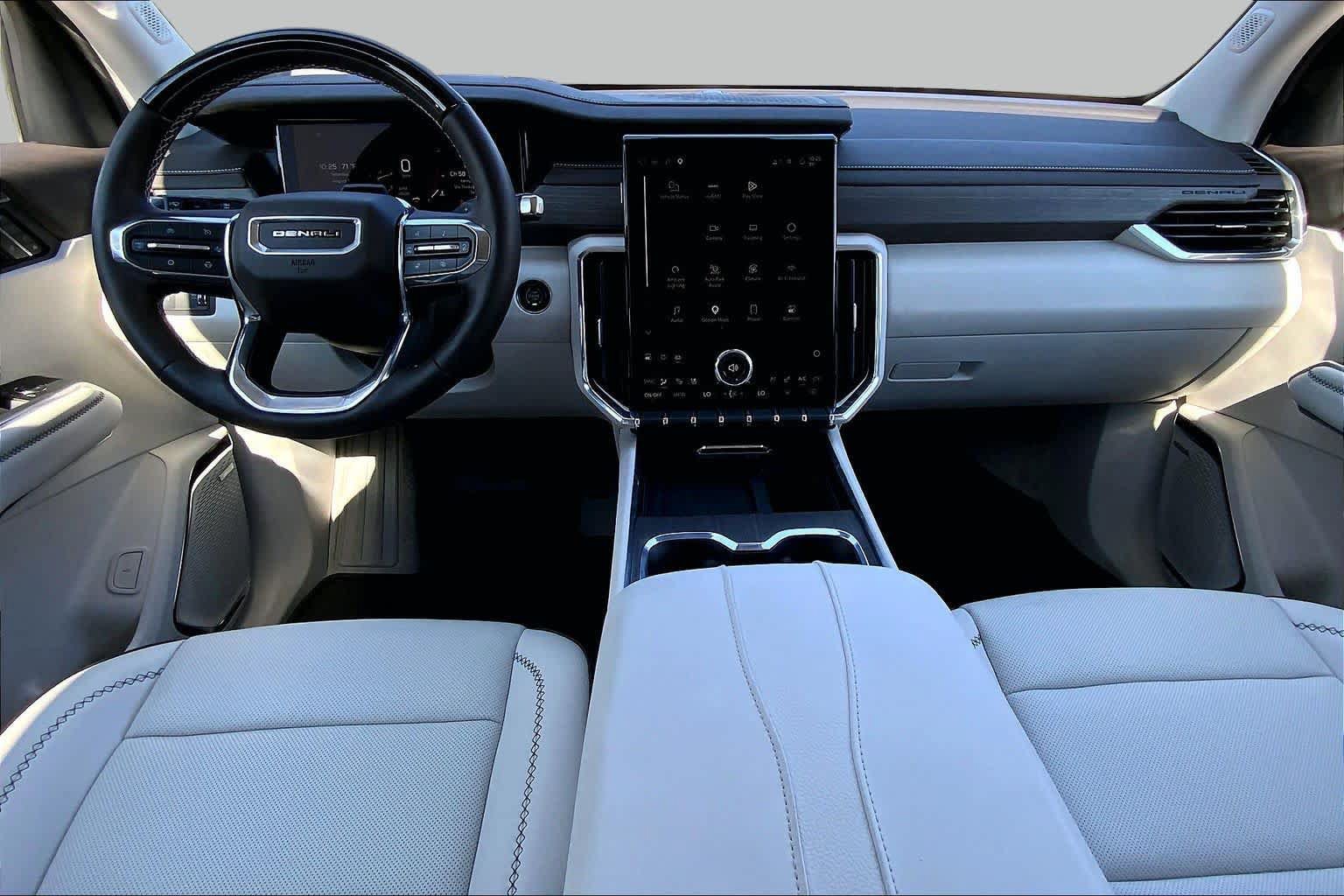 Used 2026 GMC Acadia Denali w/ Super Cruise Package FWD image 16