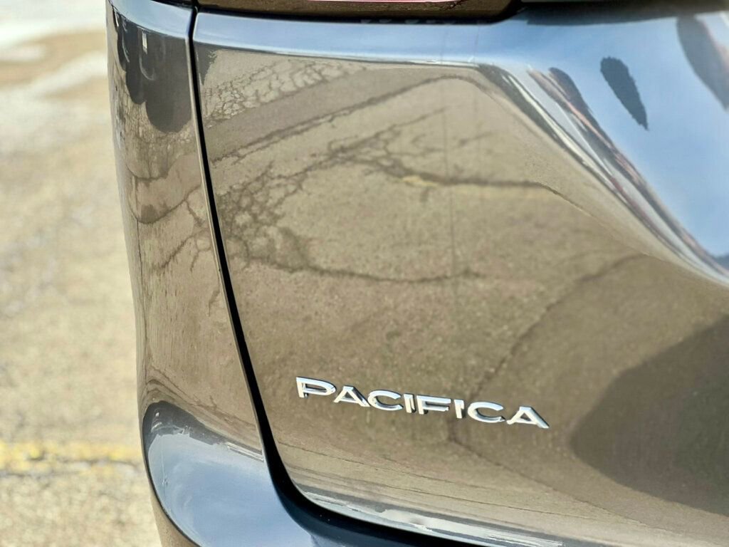 Used 2018 Chrysler Pacifica Limited w/ Advanced Safetytec Group image 18