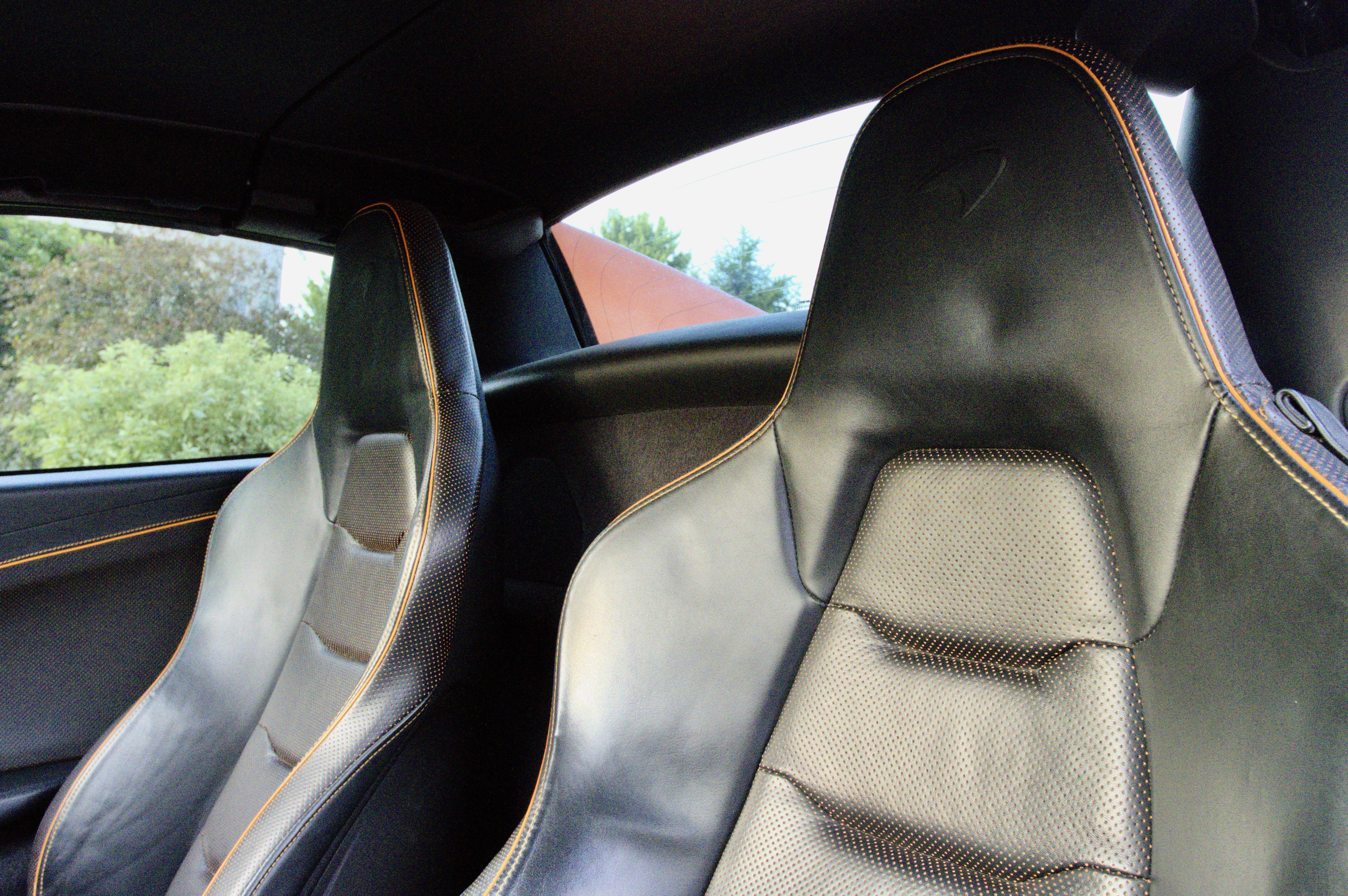 Used 2015 McLaren 650S Spider RWD image 2