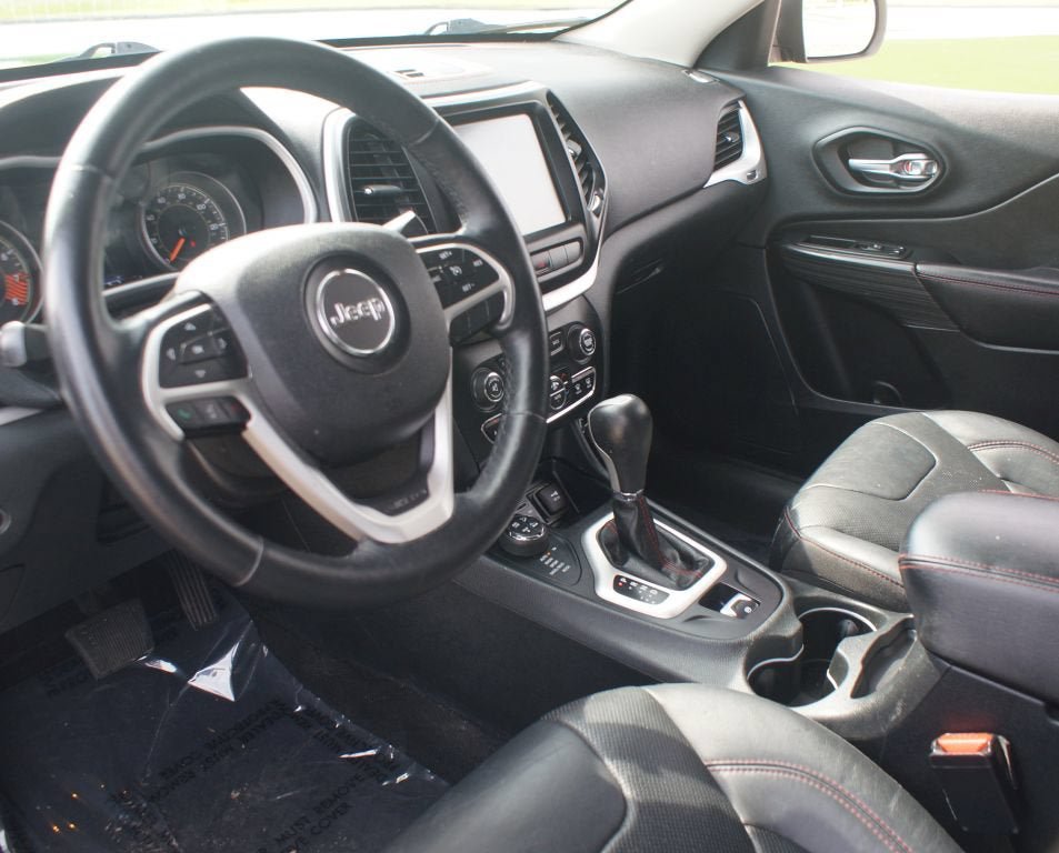 Used 2015 Jeep Cherokee Trailhawk w/ Comfort/Convenience Group AWD/4WD image 11